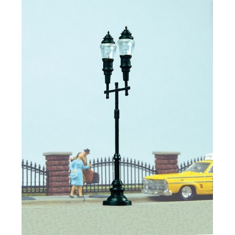 Double Arm Street Light Walthers SceneMaster